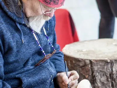 Choosing the Perfect Alaskan Jewelry Gift: A Holiday Shopping Guide