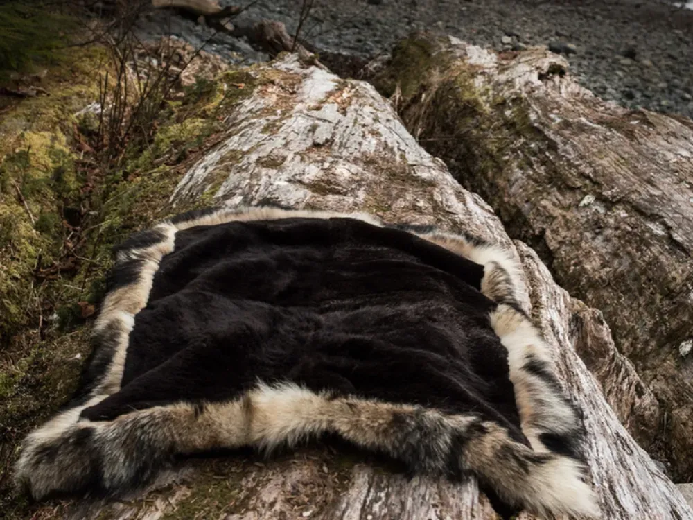 Sea Otter Fur Blanket with Alaskan Timberwolf Trim - 4