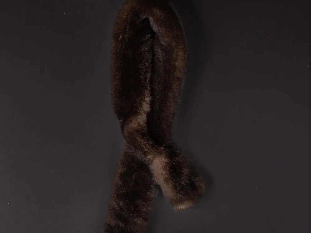 Keyhole Sea Otter Fur Scarf - 1