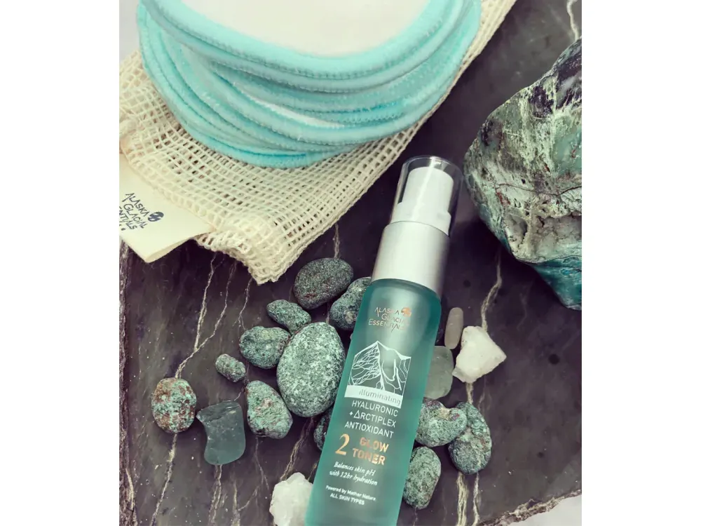 illuminating Niacinamide + Hyaluronic Antioxidant Glow Toner - 3