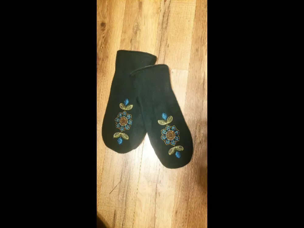 Wool Nordic Embroidered Mittens - 1