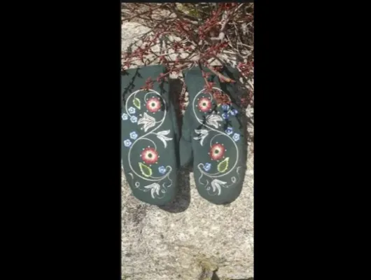 Wool Nordic Embroidered Mittens