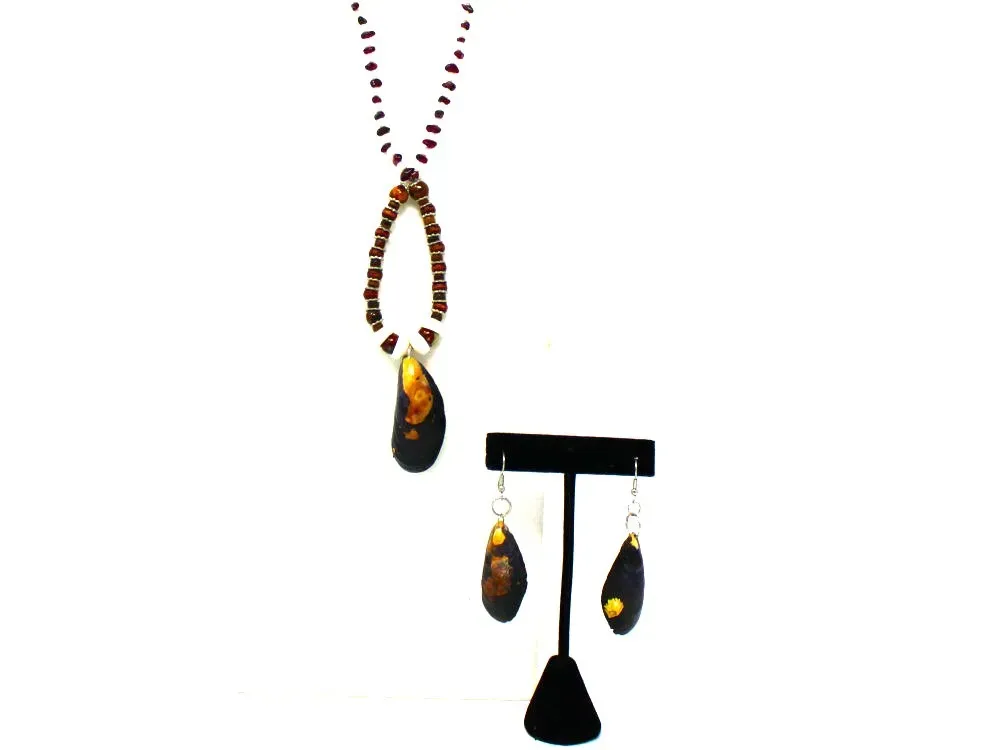 Oval Beaded Shell Necklace And Earring Set - 1