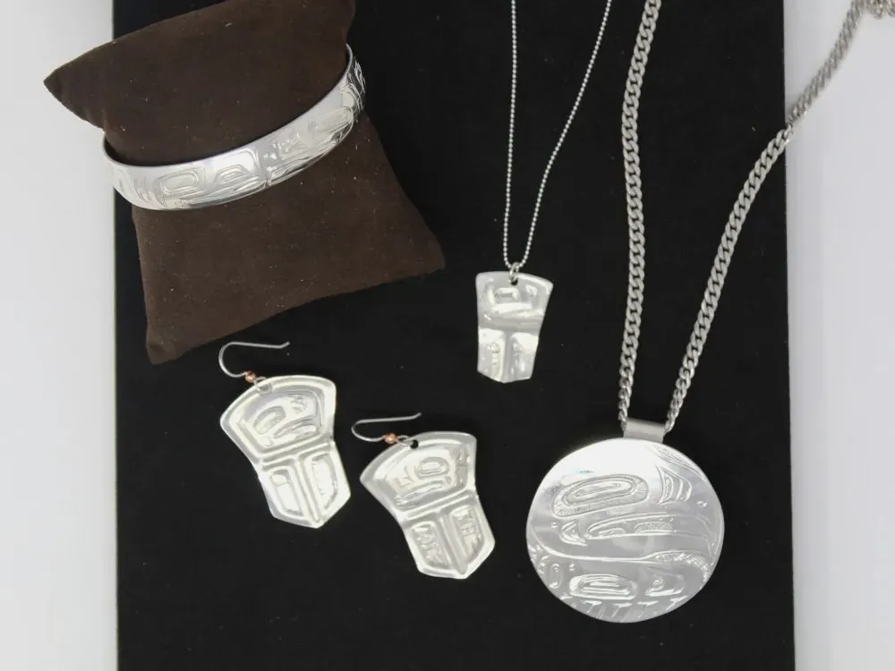 Circular Eagle Totemic Pendant in Sterling Silver - 4