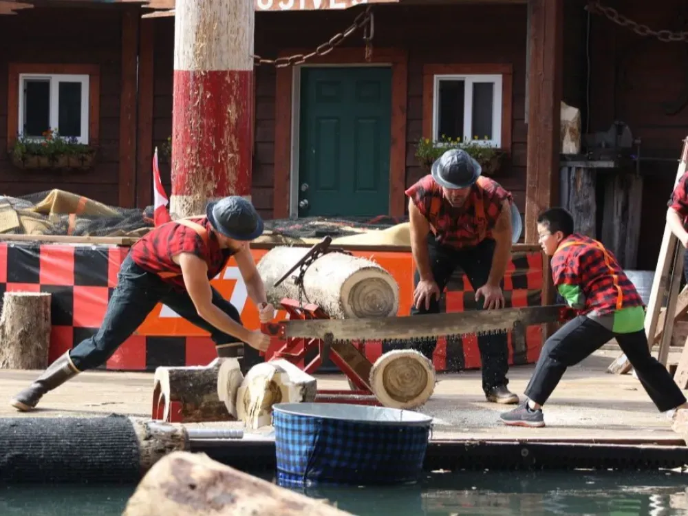 Great Alaskan Lumberjack Show - 4