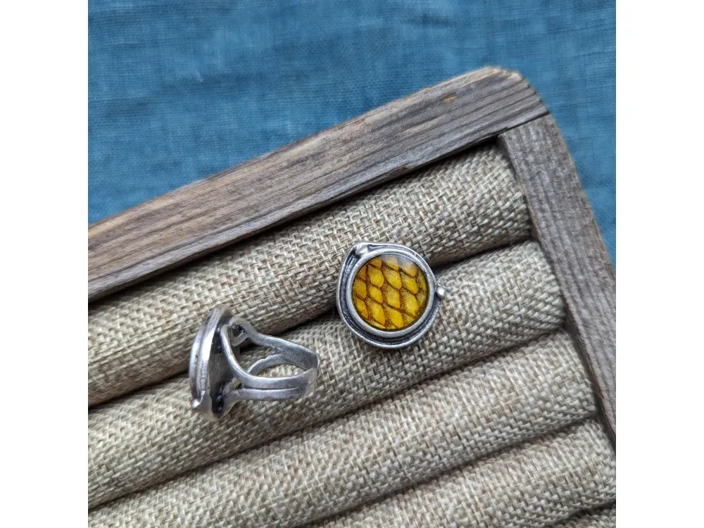 Round Embellished Adjustable Ring - 5