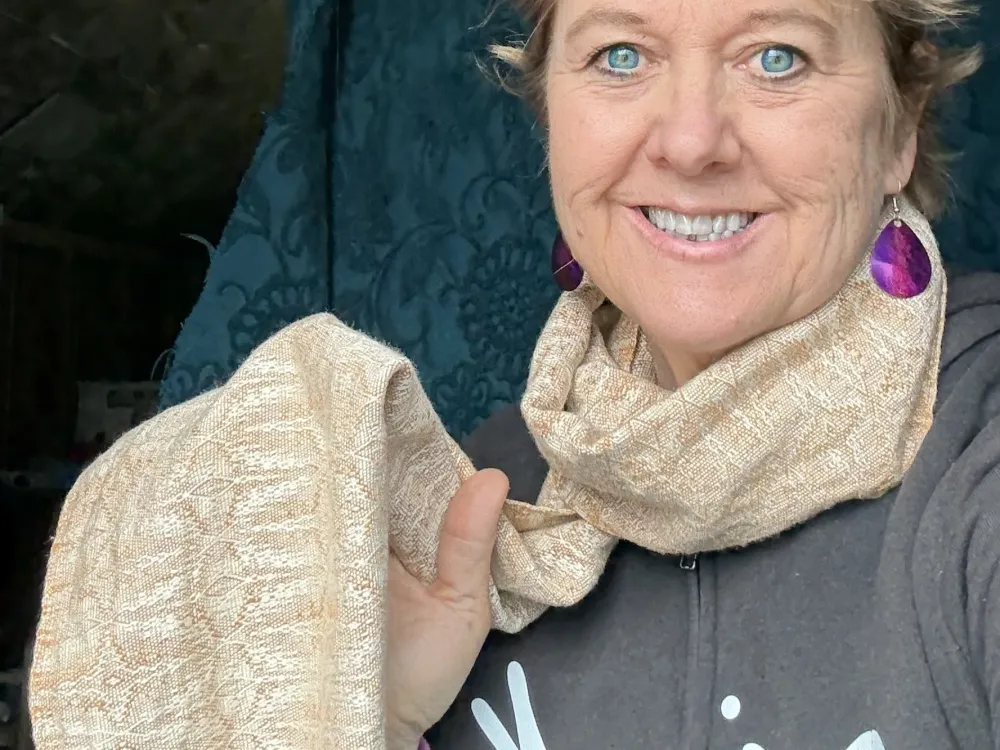 Hand-woven scarves - 3