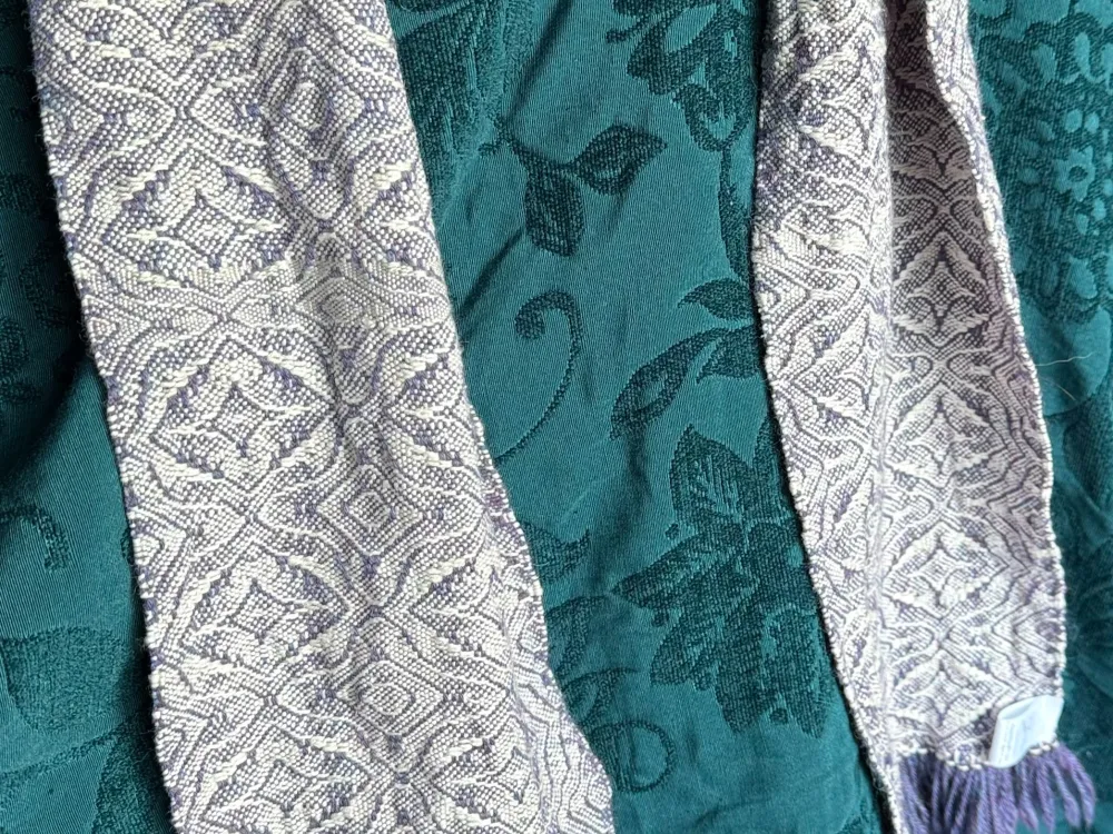 Hand-woven scarves - 4