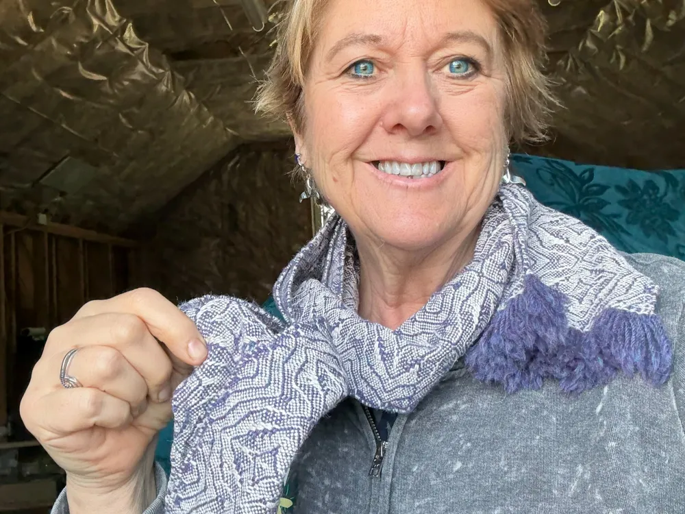 Hand-woven scarves - 5