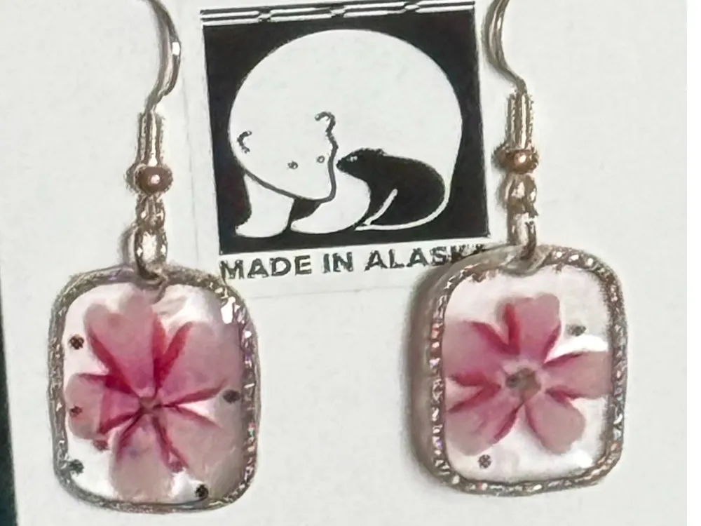Alaska dried flower resin earrings - 3