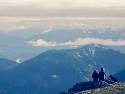 Choosing the Perfect Alaskan Jewelry Gift: A Holiday Shopping Guide