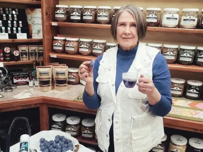 Choosing the Perfect Alaskan Jewelry Gift: A Holiday Shopping Guide