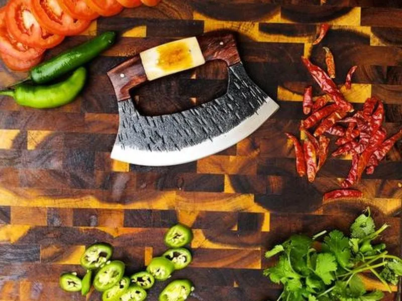 Alaskan Ulu Knife: How To Use And Where To Buy
