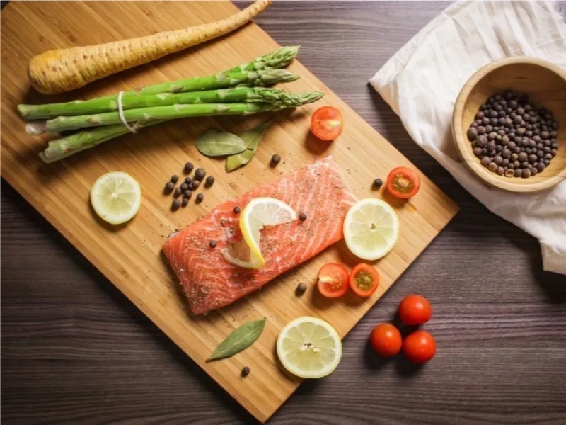 Seared Salmon with Green Bean and Radish Salad