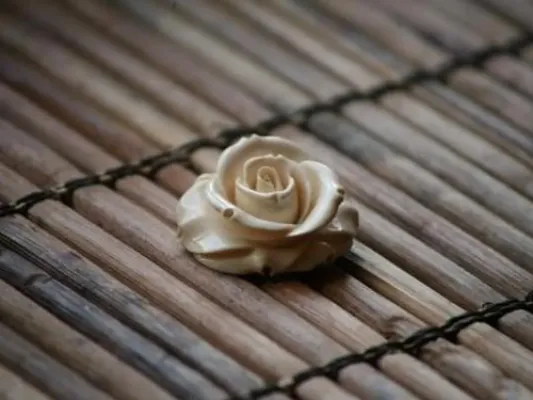 Ivory Jacks Fossilized Woolly Mammoth Ivory Oval Rose Cream Brooch & Pin