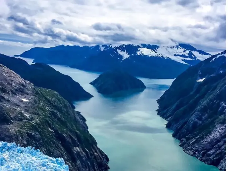 Extended Bear Glacier Scenic Flight