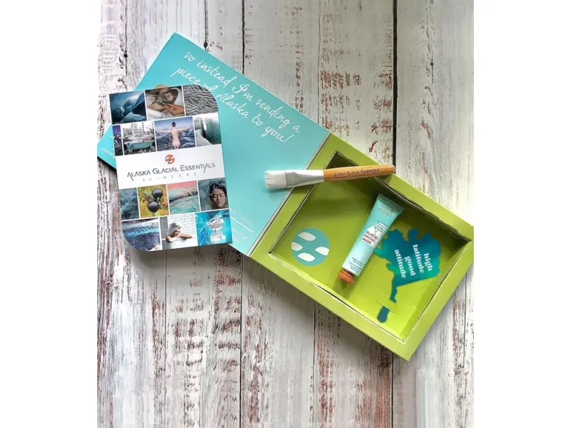 ♡ from Alaska Niacinamide + Hyaluronic Glacial Mask Gift Box Mailer