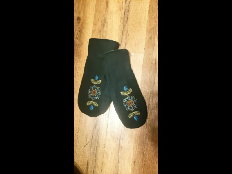 Wool Nordic Embroidered Mittens