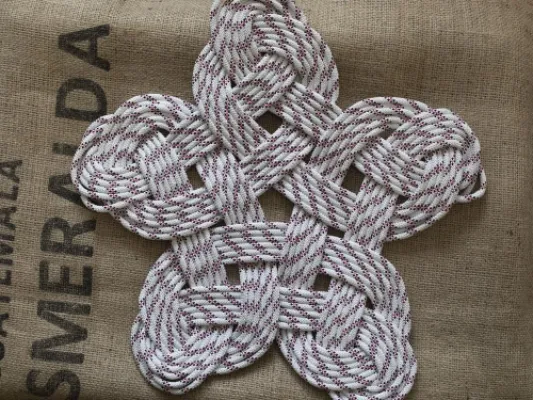 Star White and Pink Woven Mat 