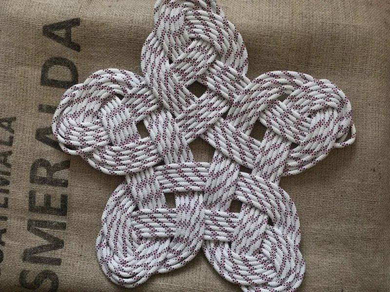 Star White and Pink Woven Mat 