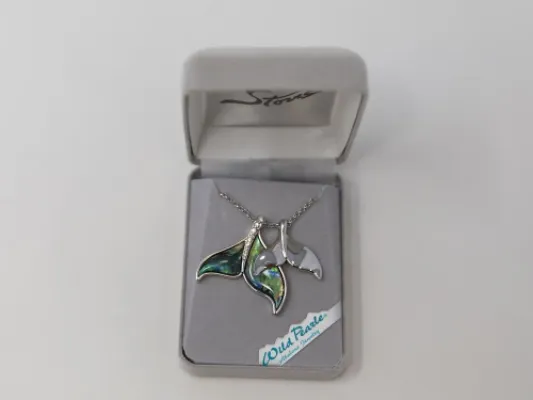 Wild Pearle Whale Tail Sparkle Double Tail Necklace